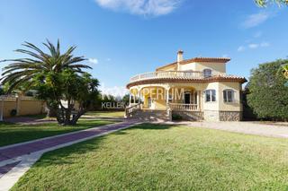 Chalet in Centre. Fantstica villa a 4 vientos con jardn privado y vistas