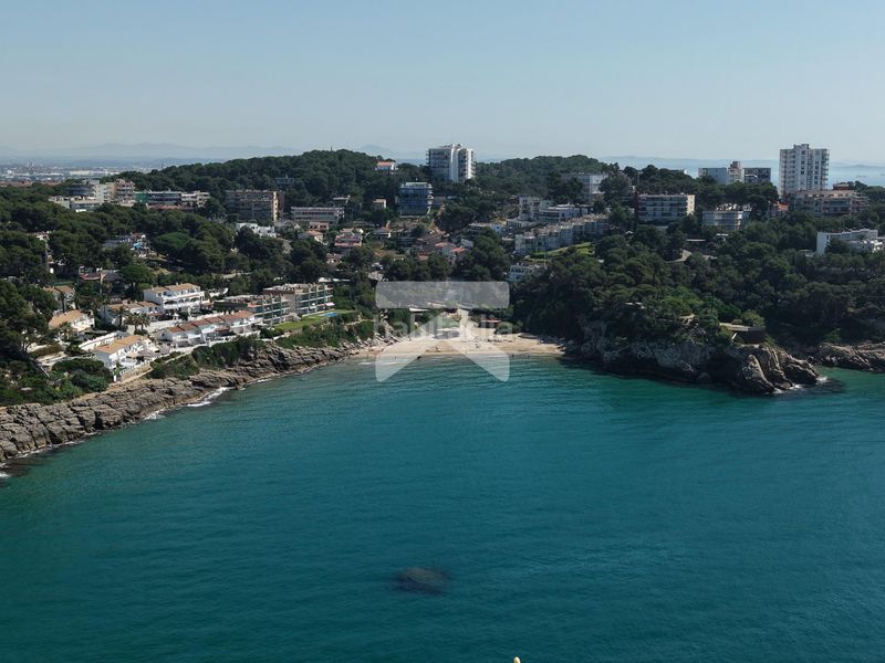 Foto c0ac133a-ba38-4fa5-87ea-bf018f84b5e8. Xalet amb calefacció aparcament piscina a pla de maset - cap de Salou Salou