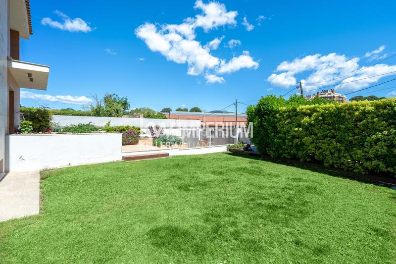 Foto 5055f9f2-249e-49ad-a1bb-d167c47f752a. Chalet con riscaldamento parcheggio piscina in Mestral Reus