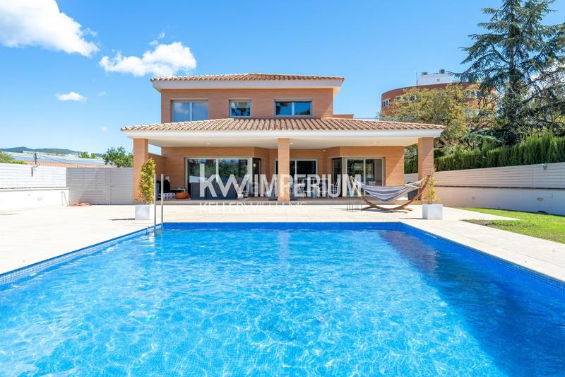 Foto 57d5bf24-df05-4375-8536-35e411c73678. Chalet con riscaldamento parcheggio piscina in Mestral Reus