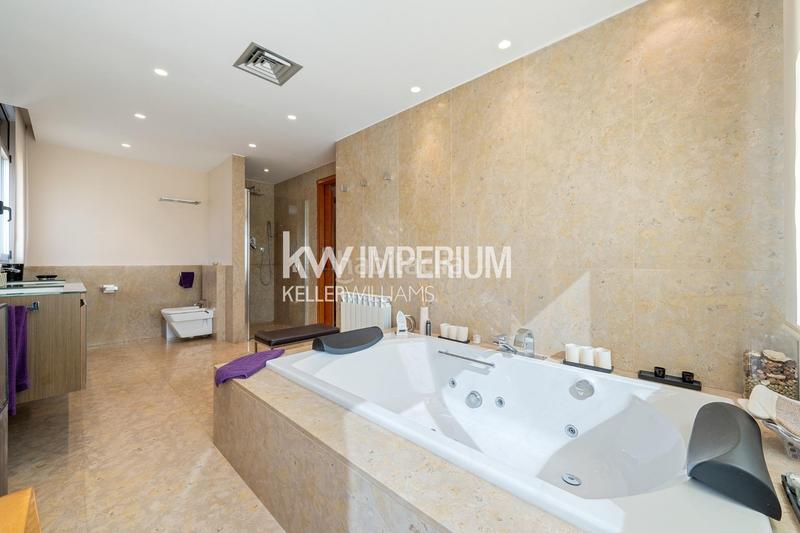 Foto 96b9219a-3f16-4821-83d0-42af9865fcda. Chalet con riscaldamento parcheggio piscina in Mestral Reus