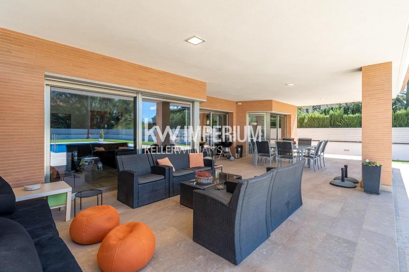 Foto ab7c2dca-3a68-4f7c-9171-54509a4b5f84. Chalet con riscaldamento parcheggio piscina in Mestral Reus