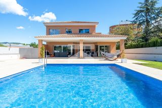 Chalet in Mestral. Vivienda de lujo de arquitectura contemporánea