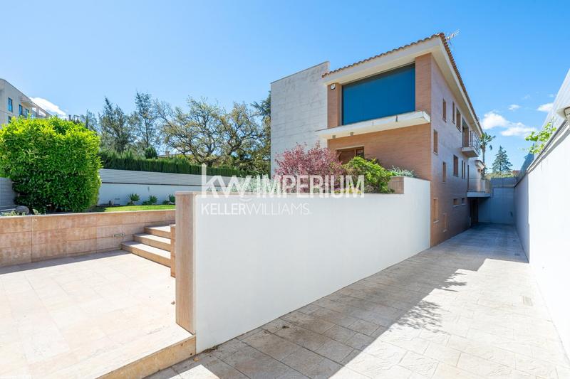 Foto fd6e242e-7a3d-4de6-9550-5f8a9c87d2a7. Chalet con riscaldamento parcheggio piscina in Mestral Reus