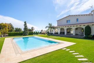 Xalet a Roda de Barà. Excepcional y sofisticada villa con vistas al mar