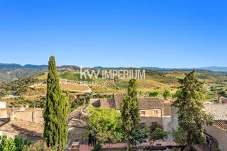 Mas à Gratallops. Masia del siglo xviii en el priorat