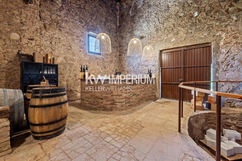 Foto 33252f78-3a44-4c93-805e-e21614209ba7. Masía finca histórica destinada a hotel con bodegas en priorat en Molar (El)