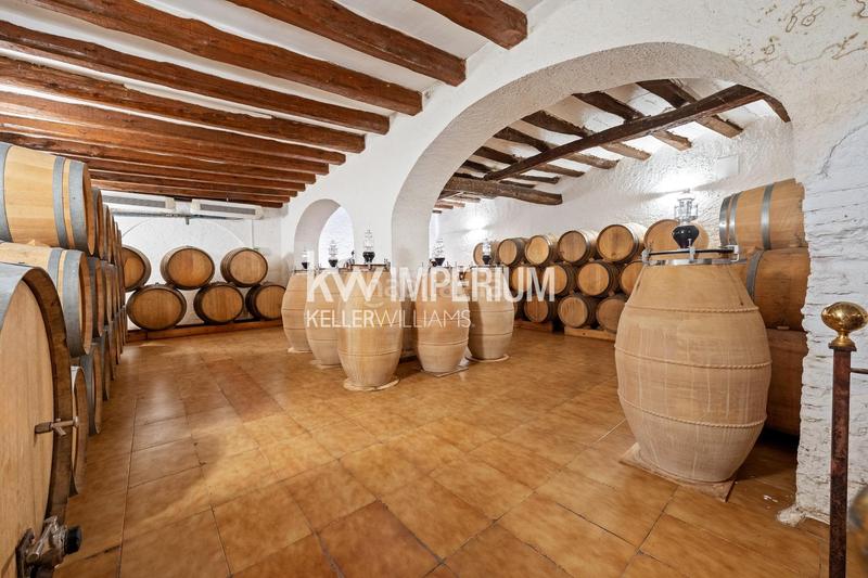 Foto 5872c782-25df-443b-a34f-6c5d9129e9a7. Masía finca histórica destinada a hotel con bodegas en priorat en Molar (El)
