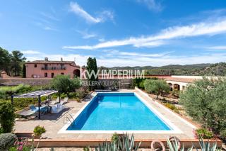 Mas à Molar (El). Finca histórica destinada a hotel con bodegas en priorat