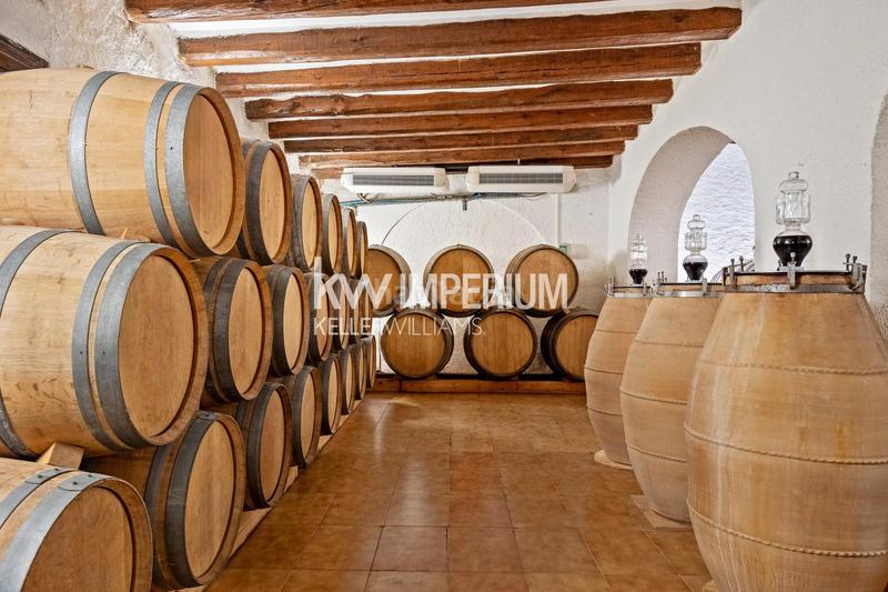 Foto d6b98f3d-03f5-476a-8766-4106efa87c99. Masía finca histórica destinada a hotel con bodegas en priorat en Molar (El)