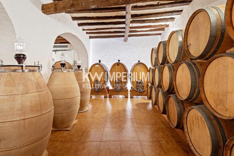 Foto dd83109c-e3a6-424b-ae25-04e215984f37. Masía finca histórica destinada a hotel con bodegas en priorat en Molar (El)