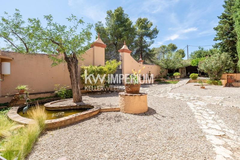 Foto de425d3c-ba37-4921-8e32-270ebecf2ecb. Masía finca histórica destinada a hotel con bodegas en priorat en Molar (El)