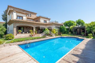 Chalet à Els Tallats - Mas Olivé. Vivienda singular con piscina y jardin