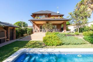 House in Jardins de Vilafortuny - Mas d'en Bosch. Chalet con jardín y piscina en vilafortuny