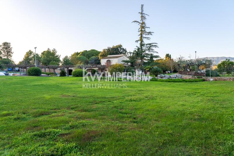 Foto a99a3e18-bb3c-472b-8841-74af3f04ece8. Chalet excepcional masia en Valls