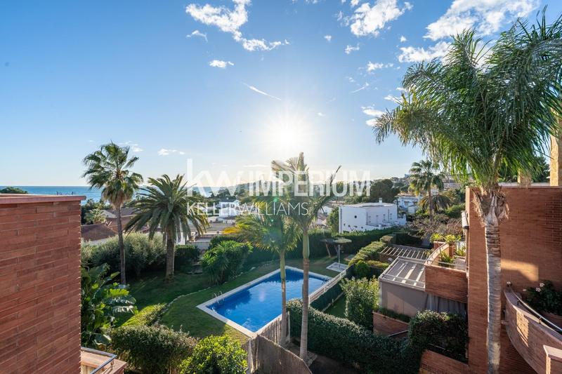 Foto 0f4966a0-a4d2-4b26-a9b7-39d1fa56ca95. Casa pareada vivienda con vistas al mar en una ubicación privilegiada en Tarragona