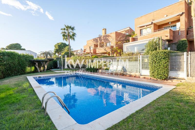 Foto 81f16160-dfad-4418-b857-66f4b75db36e. Casa pareada vivienda con vistas al mar en una ubicación privilegiada en Tarragona