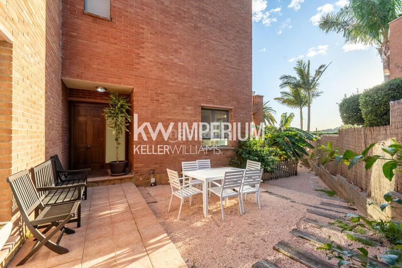 Foto a0a698ad-9216-49fd-8153-5ed032393b32. Casa pareada vivienda con vistas al mar en una ubicación privilegiada en Tarragona