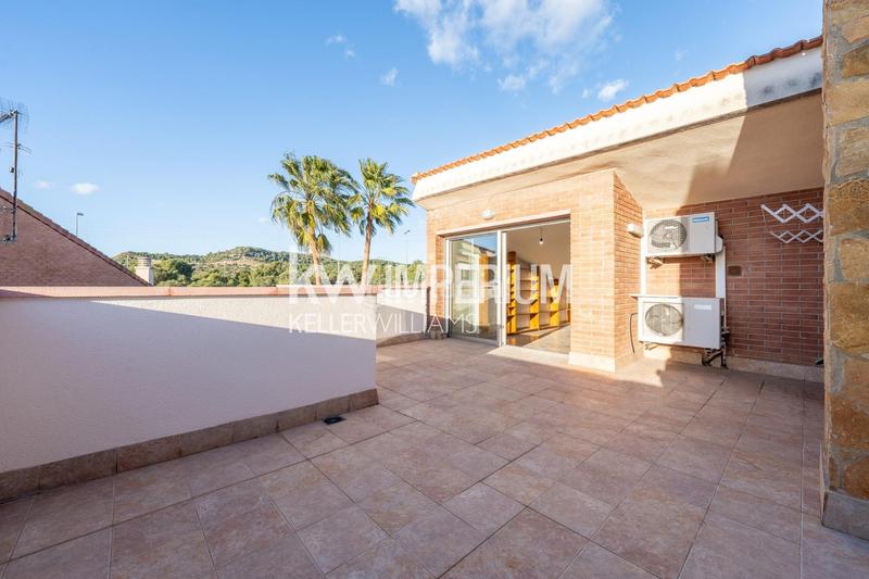 Foto fa1039be-ca3b-491a-a6ed-0ff47bdddc87. Casa pareada vivienda con vistas al mar en una ubicación privilegiada en Tarragona