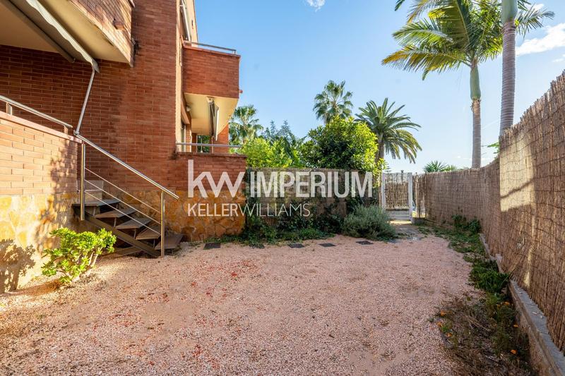 Foto fde8c536-9ce8-4912-aef7-e280efbf2bd1. Casa pareada vivienda con vistas al mar en una ubicación privilegiada en Tarragona