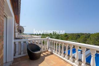 Casa adosada en Les Tres Cales. Encantadora vivienda renovada con licencia turstica y vistas