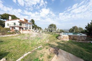 Maison à Urbanitzacions de Llevant. Oasis con vistas al mar oportunidad de inversión con piscina, pa