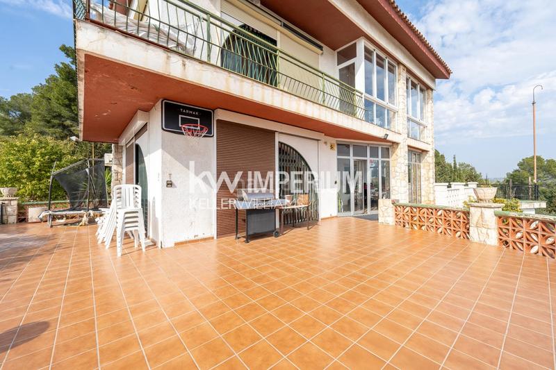 Foto 43275ac3-0b9b-4796-8749-5d6bee5e9edb. Casa oasis con vistas al mar oportunidad de inversión con piscina, parque y total tranquilidad en Tarragona