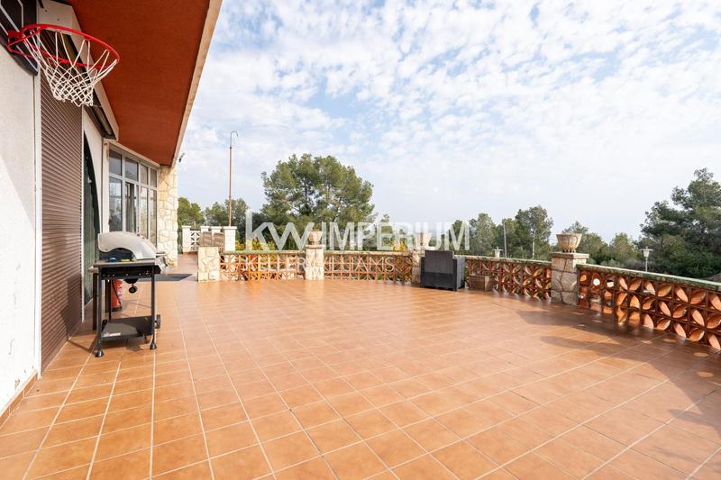 Foto 56bb0809-7623-4f57-be3c-559cdb2521a0. Casa oasis con vistas al mar oportunidad de inversión con piscina, parque y total tranquilidad en Tarragona