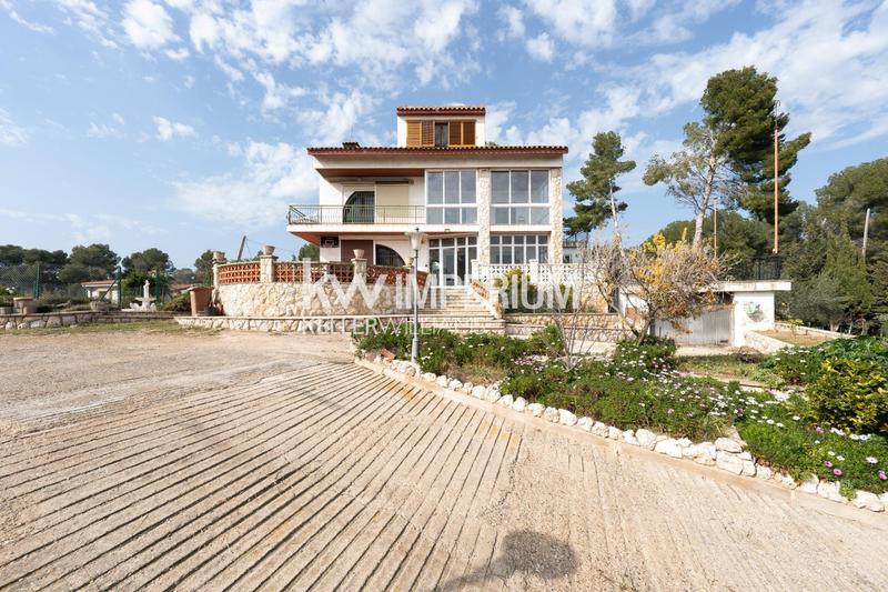 Foto 78b0e6ca-23c4-4b11-b0fa-1cdaaf656611. Casa oasis con vistas al mar oportunidad de inversión con piscina, parque y total tranquilidad en Tarragona