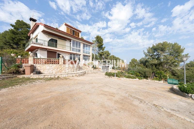 Foto adc99670-0ada-46cd-a581-b2f1c15ab989. Casa oasis con vistas al mar oportunidad de inversión con piscina, parque y total tranquilidad en Tarragona
