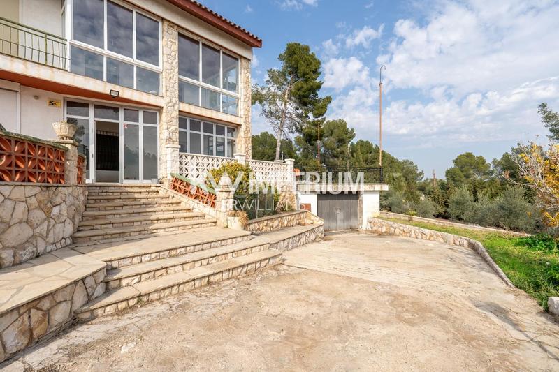 Foto b14c1eca-43d4-4874-919f-0245a99e760c. Casa oasis con vistas al mar oportunidad de inversión con piscina, parque y total tranquilidad en Tarragona