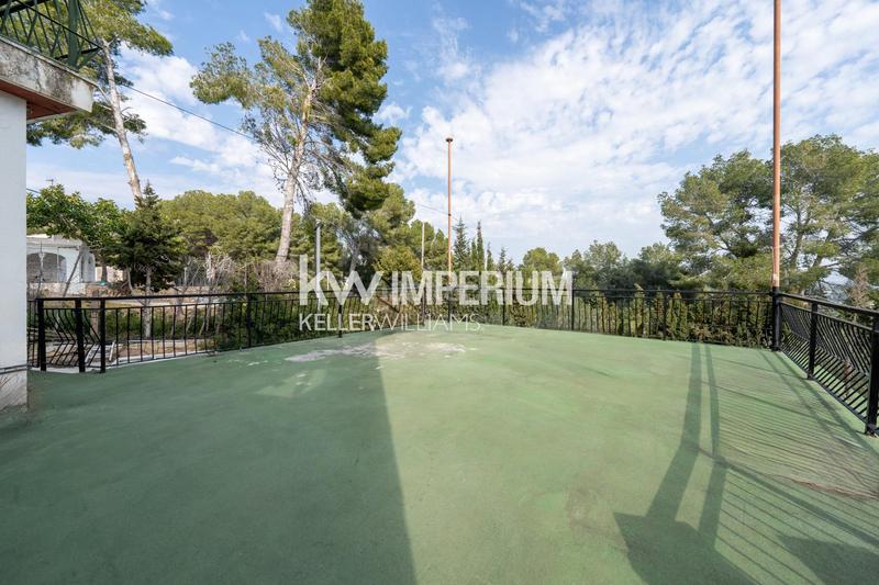Foto ba259950-ceef-42af-b2ae-5a32b8268e39. Casa oasis con vistas al mar oportunidad de inversión con piscina, parque y total tranquilidad en Tarragona