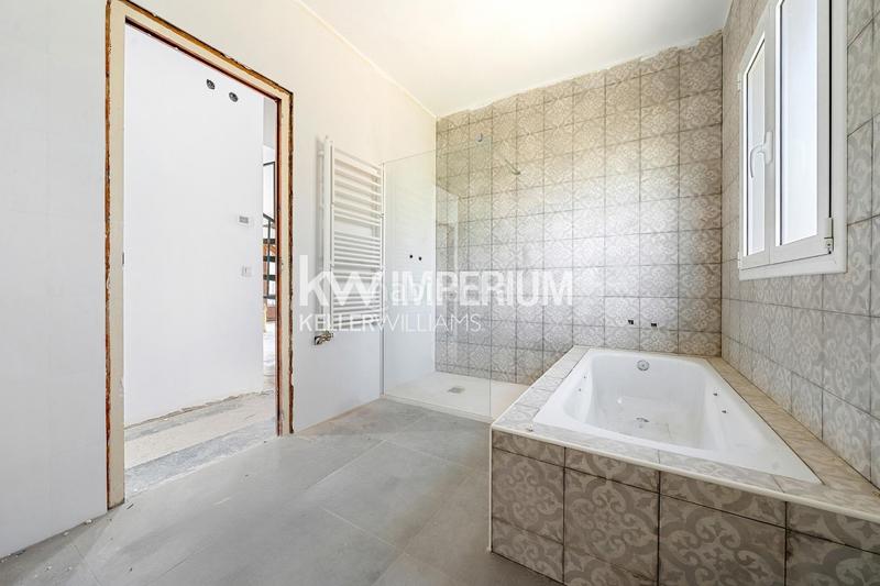 Foto be5b806f-d773-4a1c-abe0-c6fda35fe733. Casa oasis con vistas al mar oportunidad de inversión con piscina, parque y total tranquilidad en Tarragona