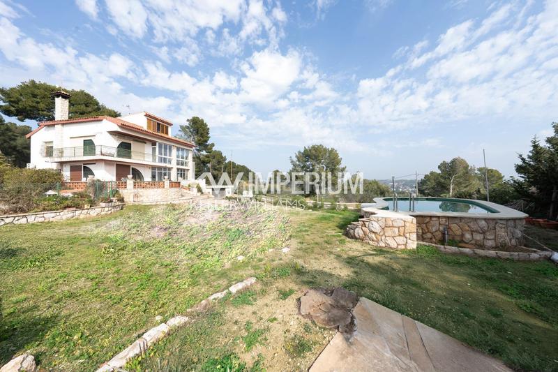 Foto d9e64cfe-55df-4938-a3d2-80a7ed718ddb. Casa oasis con vistas al mar oportunidad de inversión con piscina, parque y total tranquilidad en Tarragona