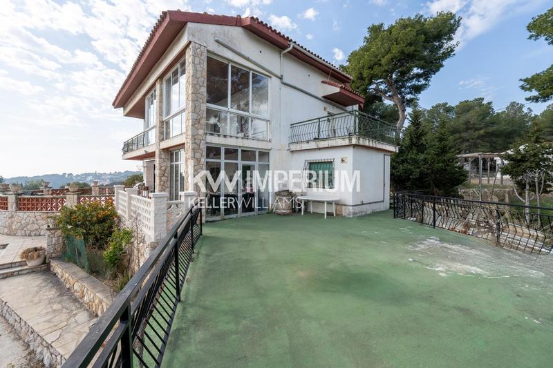 Foto e38b77b5-f438-4e4a-b5a0-9722b9e310f5. Casa oasis con vistas al mar oportunidad de inversión con piscina, parque y total tranquilidad en Tarragona