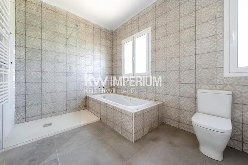 Foto ed0392ea-9a82-4210-bb5e-7dc2121526d5. Casa oasis con vistas al mar oportunidad de inversión con piscina, parque y total tranquilidad en Tarragona