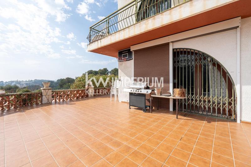 Foto f0352cfe-b860-45f4-a0ca-a34497964b1e. Casa oasis con vistas al mar oportunidad de inversión con piscina, parque y total tranquilidad en Tarragona