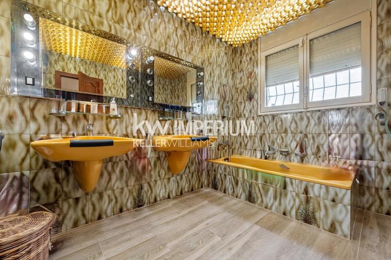 Foto f8bb8f67-3c1e-4566-8762-3f2f7d5208ee. Casa oasis con vistas al mar oportunidad de inversión con piscina, parque y total tranquilidad en Tarragona