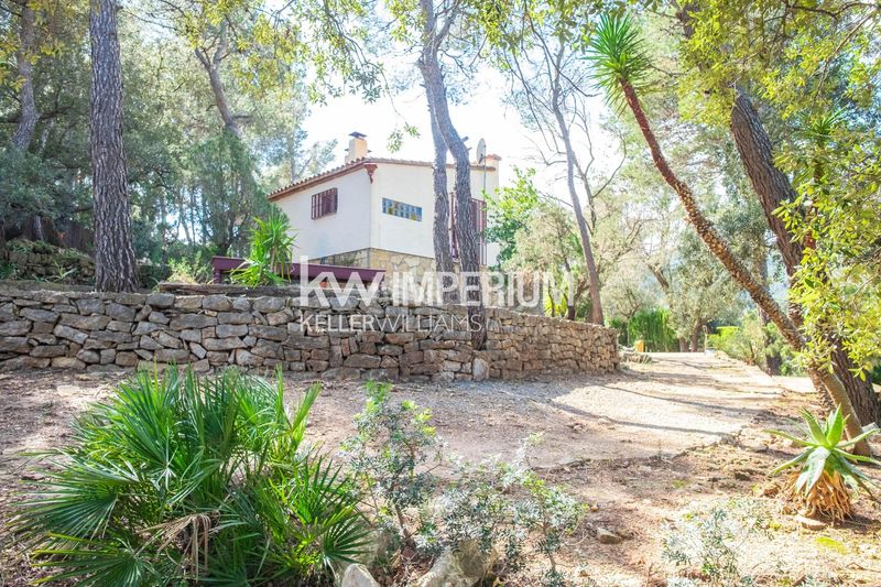 Foto b798e6a4-0e72-43c7-914f-560903a36b98. Casa con parcheggio piscina in Pratdip
