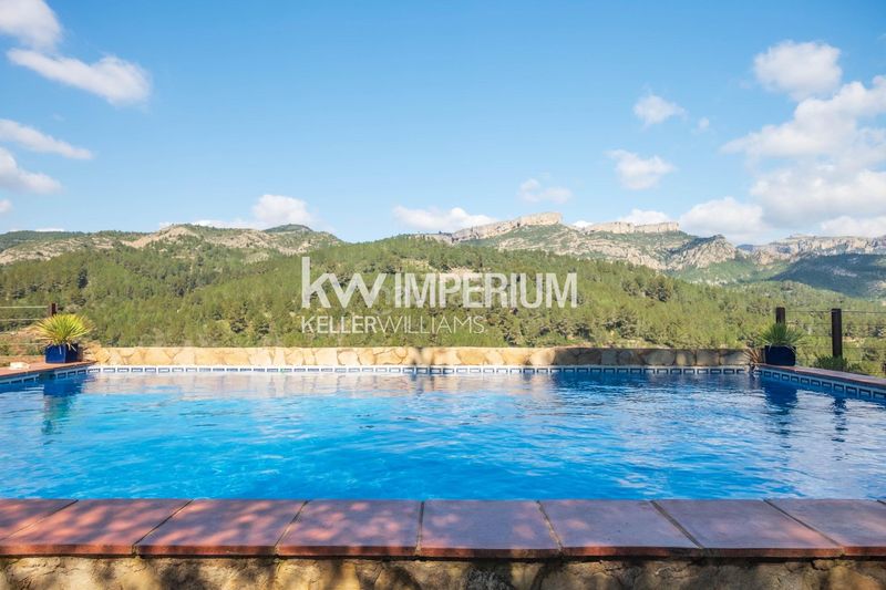 Foto cccc3b36-1bdd-4267-a02a-76f59b592174. Casa con parcheggio piscina in Pratdip