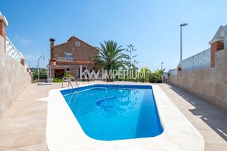 Chalet in Roda de Barà. Exclusiva casa unifamiliar con vistas al mar