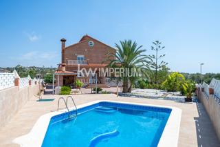 Xalet a Roda de Barà. Exclusiva casa unifamiliar con vistas al mar