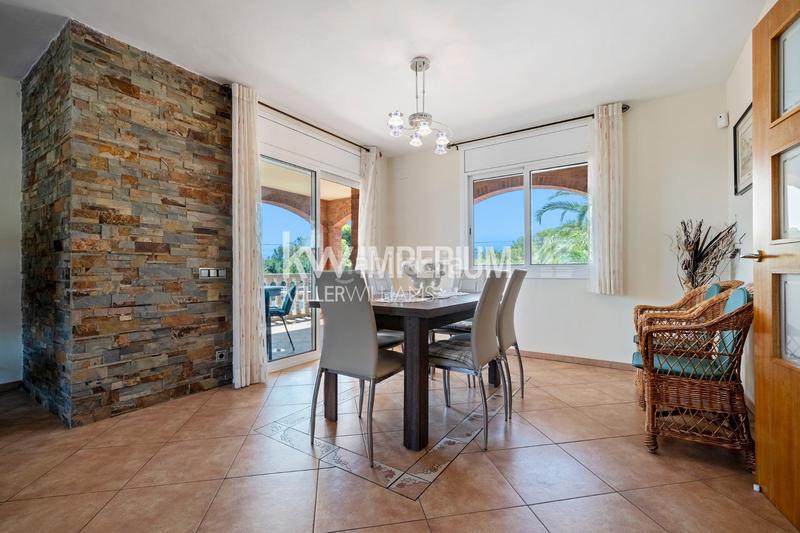 Foto f58d32f9-7bc1-425f-a810-8fbbda34933d. Chalet exclusiva casa unifamiliar con vistas al mar en Roda de Barà
