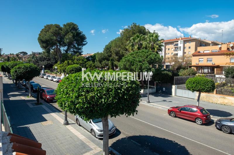 Foto 9407b2aa-6384-403c-9844-3afc2f8dd837. Casa magnifica propiedad en via augusta para reformar o invertir en Tarragona