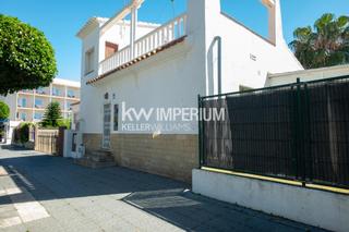 Casa a Llevant. Magnifica propiedad en via augusta para reformar o invertir