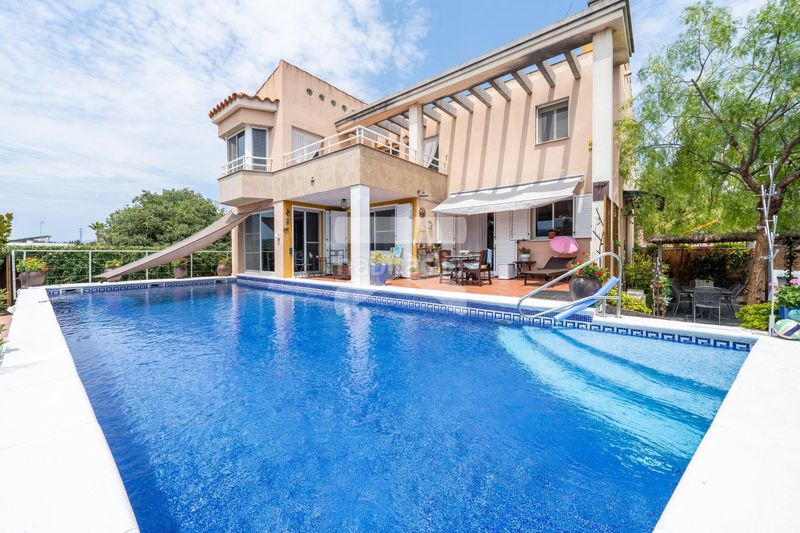 Foto 0e7f29c8-47ce-40c3-9e68-1b3fccef1e68. Casa amb calefacció aparcament piscina a Grau - Quintanes Amposta
