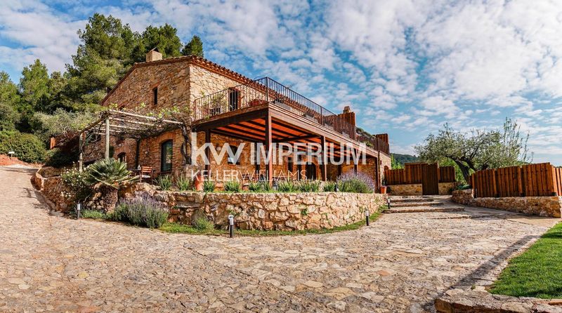 Foto 6083a247-03db-49b2-861e-9c14be859496. Chalet avec parking piscine dans Colldejou