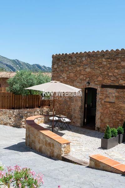 Foto a483fa2a-c401-46b1-a8ad-c486f2476847. Chalet avec parking piscine dans Colldejou