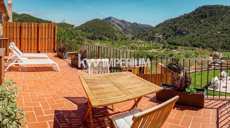 Foto b2f5b5ec-ecfa-465b-b459-0dd903e4fc96. Chalet avec parking piscine dans Colldejou