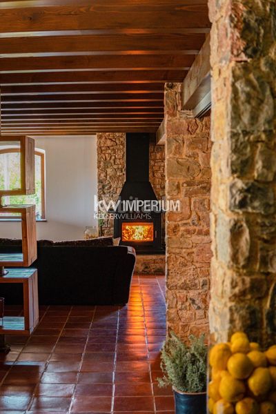 Foto bbd23725-6928-42de-ab19-99a7983cf961. Chalet avec parking piscine dans Colldejou
